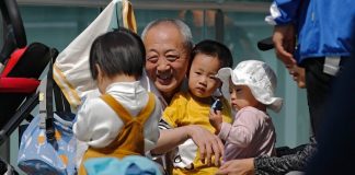 Kina ndryshon rregullin e rreptë për familjen, ja sa fëmijë i lejohen një çifti