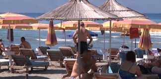 Fluks pushuesish në plazhin e Durrësit, shqiptarët e Kosovës interes edhe për parkun e Divjakës