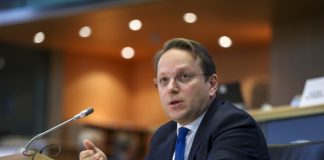 Varhelyi: Fillimi i negociatave me Shqipërinë dhe MV mbetet prioritar