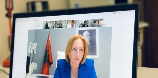 Ministrja Denaj prezanton para donatorëve Strategjinë e Zhvillimit të Biznesit dhe Investimeve