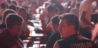 Fotot/ Tifozët britanikë ‘tërbohen’ në sheshin “Skënderbej”