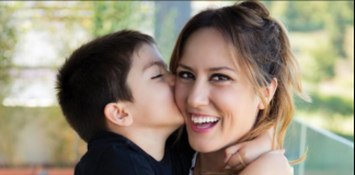 Me foton e pazakontë nga spitali së bashku me Jonin, Arbana Osmani uron të gjithë fëmijët