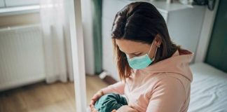 Studimi: Ushqyerja me gji e rekomanduar edhe me COVID-19