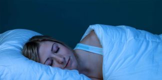 6 sëmundje që shkaktojnë djersitjen e tepërt gjatë natës
