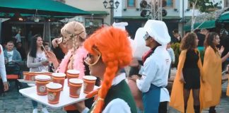 Rama publikon pamje nga Karnavalet në Korçë dhe uron një ditë të mbarë