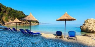 Mungonin rojet/ Policia bllokon 22 plazhe në Vlorë