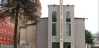 REPLIKAT/ Aleanca për Mbrojtjen e Teatrit i hyn me “libër shtëpie” qytetarëve: O kur*a, jargë, b*thëq*ra, ç’p*dhin e motrës keni?