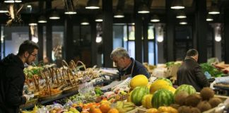 Vaksinimi masiv dhe rikuperimi i vendeve të punës nxiti rritjen e konsumit