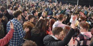 Sa i madh është rreziku t’u infektuar me Covid 19 gjatë eventeve masive?