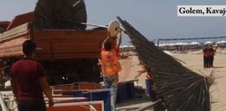 Operacioni ‘Bregdeti ynë’/ Hiqen 490 çadra dhe 980 shezlongë në plazhin e Golemit dhe Spilles