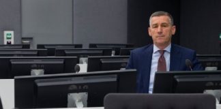 Ndahet nga jeta babai i Kadri Veselit, ish-kryeparlamentari i Kosovës në paraburgim në Hagë