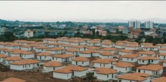 Rama poston videon nga kantieri i lagjes ‘Rilindja’ në Fushë Krujë: Punimet në fazat finale për banesat individuale