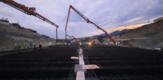 Unaza e Madhe e Tiranës/ Nis betonimi i soletës së tunelit në pjesën verilindore