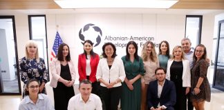 Ambasadorja Kim: Shqipëria të marrë parasysh rolin e studentëve në ndërtimin e një të ardhme të ndritur