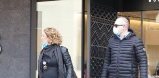 Vijnë në jetë binjaket, Eni Vasili bëhet nënë për herë të parë