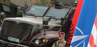 Niko Peleshi nxjerr foton e “bishës” së blinduar: Prej dy vitesh përdoret nga Forcat e Armatosura