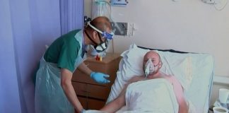 Të rinjtë e pavaksinuar mbushin pavionet Covid në Angli