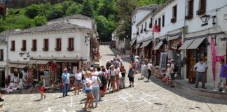 Shifër rekord në Gjirokastër, 13 mijë turistë për 6 muaj