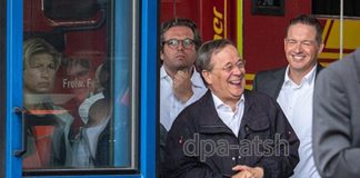 E qeshura gjatë vizitës në zonat e përmbytura fundos Laschet në sondazhe