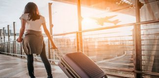 10 gjërat që nuk duhet t’i vishni kurrë në aeroplan