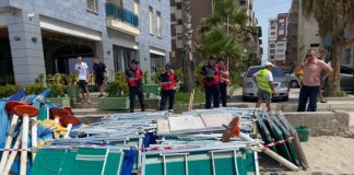 “Bregdeti ynë”, hiqen 1292 çadra dhe 2584 shezlongë në zonat bregdetare të Kavajës dhe Lezhës