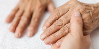 A tregojnë duart moshën tuaj?