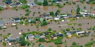 Europa llogarit kostot e përmbytjeve nga moti i keq