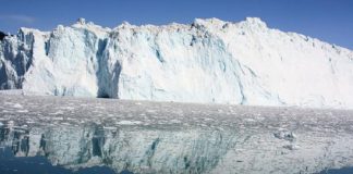 Temperatura të larta në Arktik, shkrihen brenda ditës 22 gigatonë akull