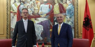 Ambasadori i Holandës merr zyrtarisht detyrën në Shqipëri, pritet nga presidenti Ilir Meta