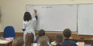 Nesër nis mësimi plotësues në shkolla, ISHP publikon udhëzimin për shkollat: Mësuesit, sanitaret dhe rojet duhet të jenë të vaksinuar