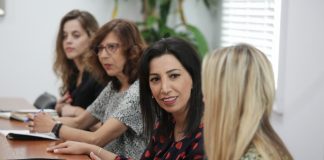 Ministrja Kushi takon përfaqësues të ambasadave, në fokus strategjia e re e arsimit dhe përfshirja e gjuhëve të huaja të detyruara në kurrikulën mësimore