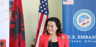 Dita e Barazisë së Grave/ Ambasadorja Kim: Le të bëjmë të gjithë pjesën tonë