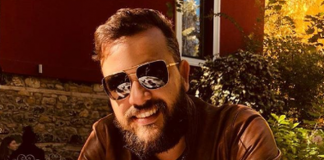 Arbër Çepani bën publike lidhjen me moderatoren shqiptare, fotot duke u puthur