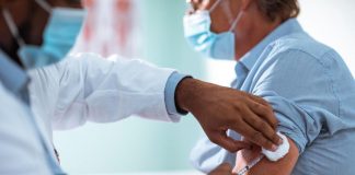 Vaksinimi kundër COVID-19 i detyrueshëm në institucionet e përkujdesjes në Greqi