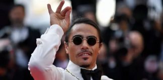 “Salt Bae” në gjyq, kuzhinieri i famshëm paditet nga punonjësit e tij