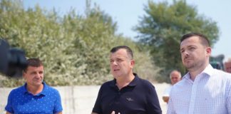 Balla inspekton punimet për asfaltimin e rrugës së fshatit Kamunah në Cërrik
