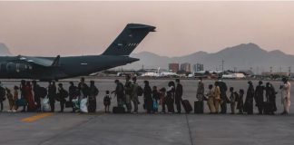 Një avion cdo 39 minuta, ankthi për nisjet nga Afganistani: 10 mijë njerëz presin në Kabul