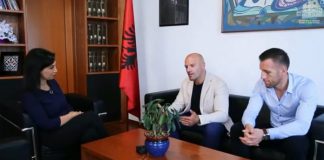 Ministrja Kushi pret vëllezërit Keta: Model frymëzimi për të rinjtë shqiptarë