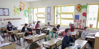 Ministrja Kushi publikon udhëzuesin e hartuar për mësimin plotësues të arsimit parauniversitar në dy javët e para të shtatorit