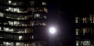 Mbani sytë nga qielli sonte, është nata e “Hënës Blu”
