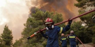 Zjarret në disa zona jashtë kontrollit në Greqi