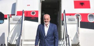 30 vjetori i zbarkimit të 20,000 shqiptarëve me anijen ‘Vlora’ në Bari/ Rama mbërrin në Itali: Dita e përkujtimit të vëllazërisë italo-shqiptare