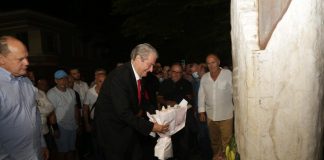 Berisha homazhe për Azem Hajdarin natën: Erdha për tu përulur…