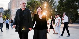 Muzika rikthehet në TKOB, Rama ndan momente nga mbrëmja emocionuese