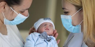 Ditë e bukur për familjen e Frenkit të vogël, Manastirliu jep lajmin e mirë: Foshnja i lindur para kohe, lë spitalin i shëruar, pas gati 3 muajsh në rrezik për jetën