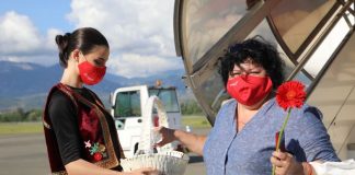 Turistët “pushtojnë” Shqipërinë në korrik-gusht, rriten 15% pasagjerët me charter