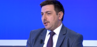 Gazetari shpërthen ndaj qeverisë Kurti: Idiota! Me Zeqirajn ambasador po fyeni rëndë Kosovën!