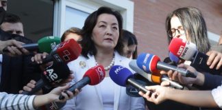 Yuri Kim del e buzëqeshur nga takimi me Bashën, mesazhi që jep përmes veshjes