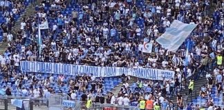 Gafa ndaj Galatasaray, tifozët mbështesin Strakoshën me banderolën emocionuese