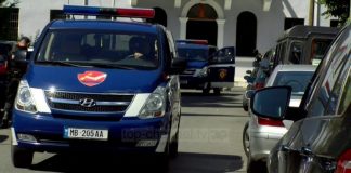 Arrestohet infemierja në Tiranë/ Infermierja vidhte kartat e ID të pacientëve, ia jepte bashkëpunëtores për të marrë kredi